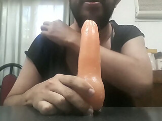 Chupando el juguete de mami 22