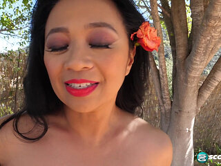 MILF Lucky Starr fucks her pussy and ass