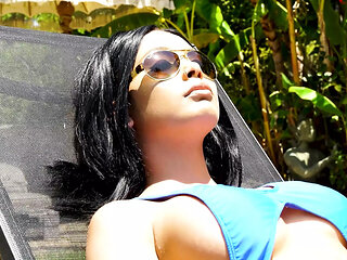 ArchAngelVids - Aaliyah Hadid gets serviced poolside