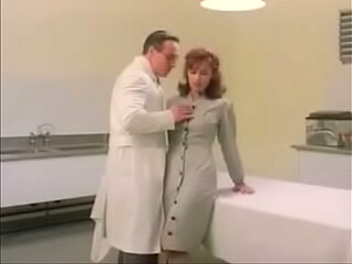 Hombre afectivo tiene sexo con Simona Valli