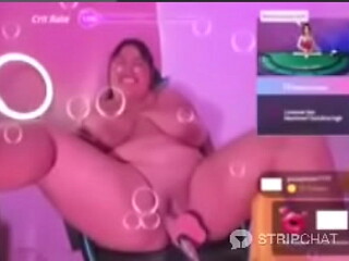 Deliciosa gordita tetona con fuckmachine