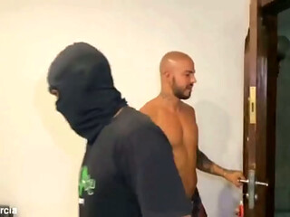 O hetero sigiloso do pr&eacute_dio me chamou para gozar dentro do meu cuzinho de tanto tes&atilde_o gozei sem por a m&atilde_o no meu pau