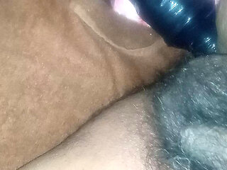 Big sikh sissy giving pleasure to her self