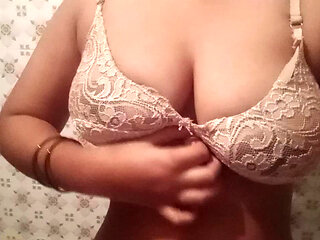 Big boobs indian collage girl bathroom fingering hot jannat show big boobs