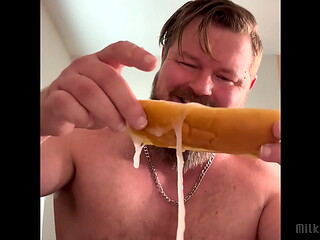 Hung Bodybuilder Shoots Ropes Onto His Hot Dog 5 Times in a Row