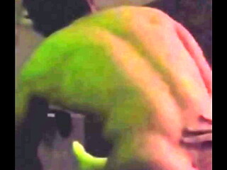 Mi Compa musculoso hetero se deja mamar el culo por primera vez y ve que sucede