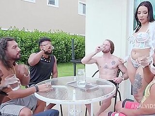 Housewife Hot Vitoria Beatriz Asks Maintenance Staff Of Yummy To Fuck Her With Dap 0% Pussy