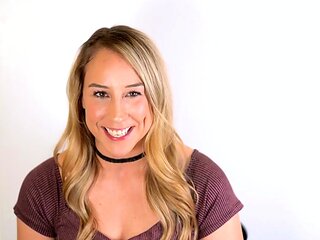 Chubby blonde brianna solo masturbation