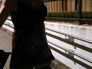 Sissy shows herself frivolous in the station