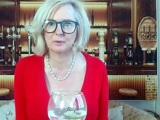 Mature blonde granny loves to masturbate her puss