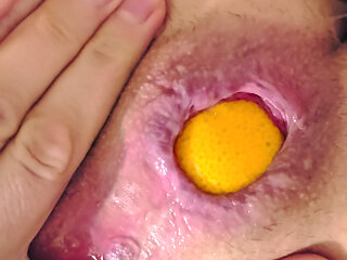 Ana Liz's perverted food fetish: She stuffs 2 lemons into her greedy asshole