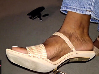 Belle Hadja Pretty Feet of the Night