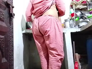 sexy Pakistani sucking his bf dick