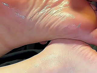Amateur Footjob Sexy Oiled Soles