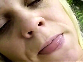 Team Busty: Sunny: 3 Toys