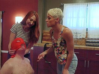 Amateur blonde pierced slut threesome and blowjob