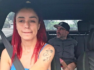 Casada vira motoristade APP e fode com passageiros!!