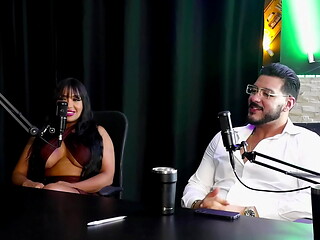 Como o Franc&ecirc_s conheceu a Brasileira, est&aacute_ introduzindo ele aos poucos no meio liberal, fizeram menage, e a diferen&ccedil_a... - Casal Cherie (WATCH ON: SHEER/RED)