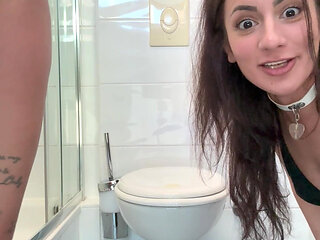 Twogirlonechallenge, Bucket Piss!