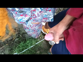 Gehu kat ti huyi female majdoor ki choot chudayi kari doggi style me