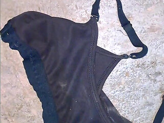 panty of a virgin girl made my penis shake - Hand job