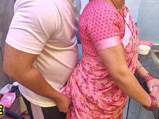 31 Ki Raat Naukarani Ke Saath