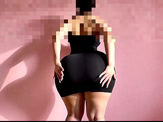 beautiful big-assed girl shaking it