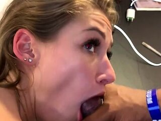Amateur girlfriend gives blowjob with facial cumshot