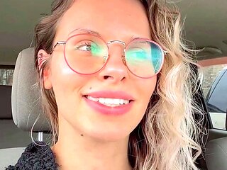 Amateur Webcam Cute Teen Plays Solo with Big Dildo