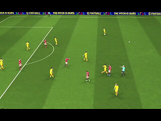 Jogando effootball com pal duro
