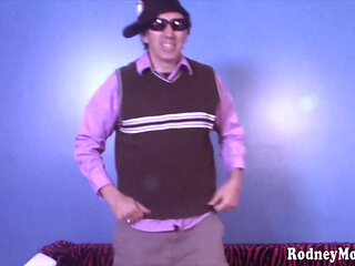 Nikki Daniels sings and sucks vintage birthday present porn