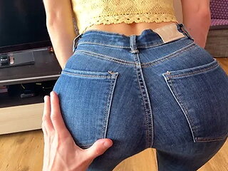 Fucking a Hot Perfect Body Babe in Her Sexy Tight Jeans