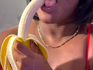 How to properly to suck on a banana like a pro