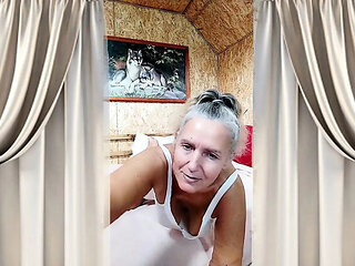 Lukerya The Hot Housewife Morning Twerk In Bed HD