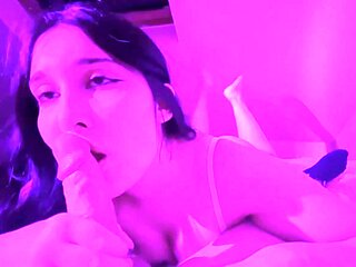 elle me fait venir avec sa bouche experte