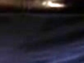 Deutscher Handarbeit unter dem Tisch