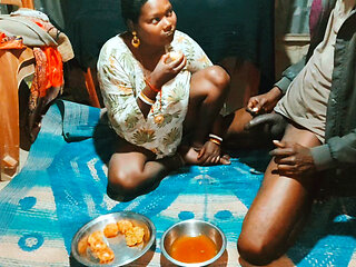 Indian desi wife Ne pani puri ke sath bear khaya