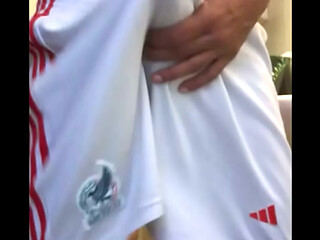 vecinos pillados en el ba&ntilde_o