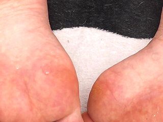 Sweet Toes and Sparkling Soles in Oil!