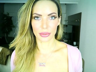 Amateur webcam girl masturbate big dildo