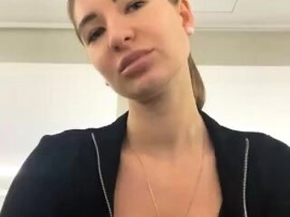 Young amateur teen in solo masturbation getting kinky