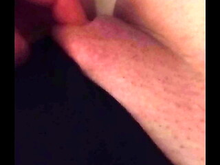 No puedo parar de frotarme la conchita 4/4