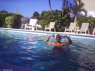 MAXXX LOADZ IS HAVING FUN IN THE POOL