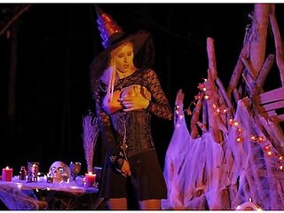 Kelly Dolls The Witch