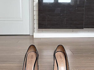 Pumps off, Power on - High Heels Rip off
