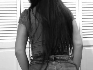 Sexy ass shaking just for you!