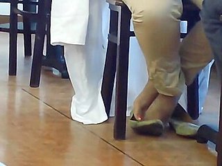 Candid Sexy Feet Shoeplay in Cafe