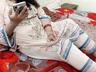 Desi Stepmom QueenbeautyQB Fucks Hard Doggy Style & Gets Creampie - Hot Homemade Sex