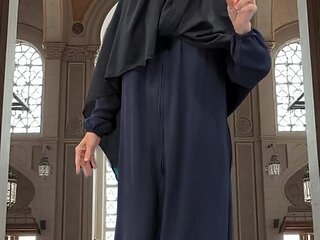 Abaya and Hijab Try on