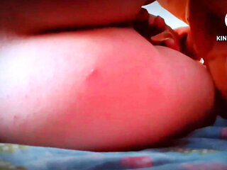Solo Girl Goes on All Fours to Enjoy Lots of Fingering